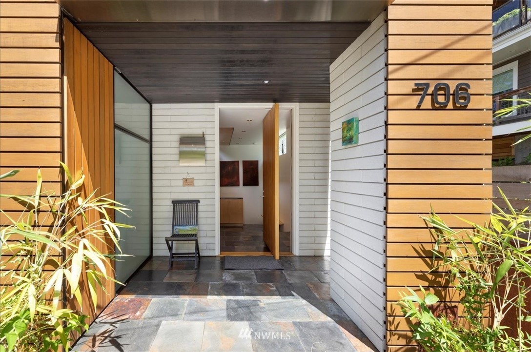 706 West Howe Street Seattle, WA 98119 - Photo 2 of 40 Gallery Image 2