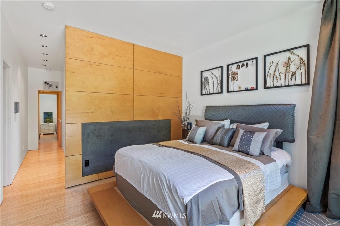 706 West Howe Street Seattle, WA 98119 - Photo 17 of 40 Gallery Image 17