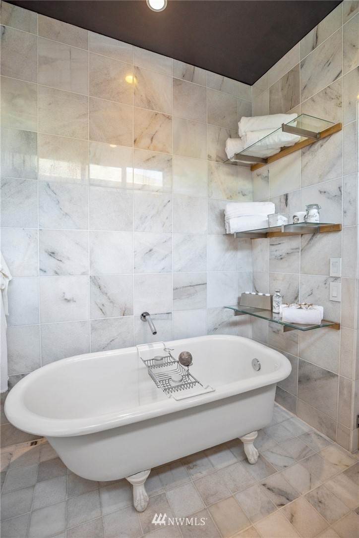 706 West Howe Street Seattle, WA 98119 - Photo 22 of 40 Gallery Image 22