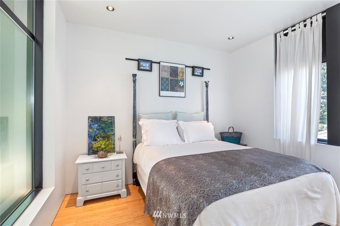 706 West Howe Street Seattle, WA 98119 - Photo 24 of 40 Gallery Image 24