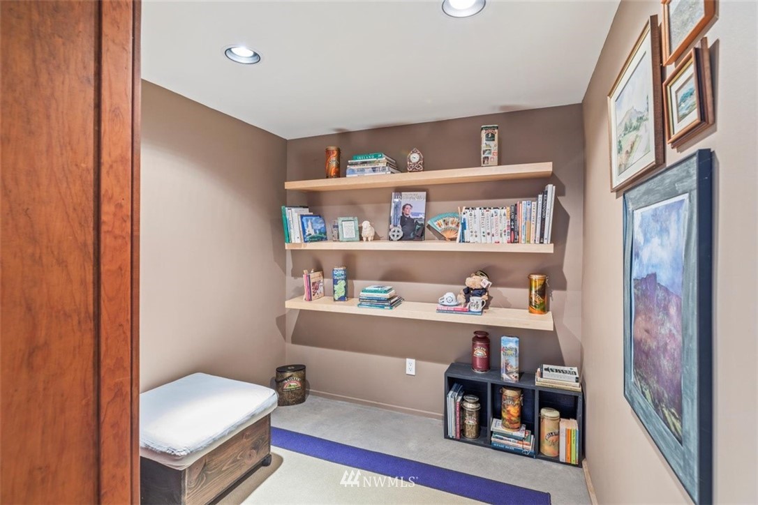 706 West Howe Street Seattle, WA 98119 - Photo 34 of 40 Gallery Image 34