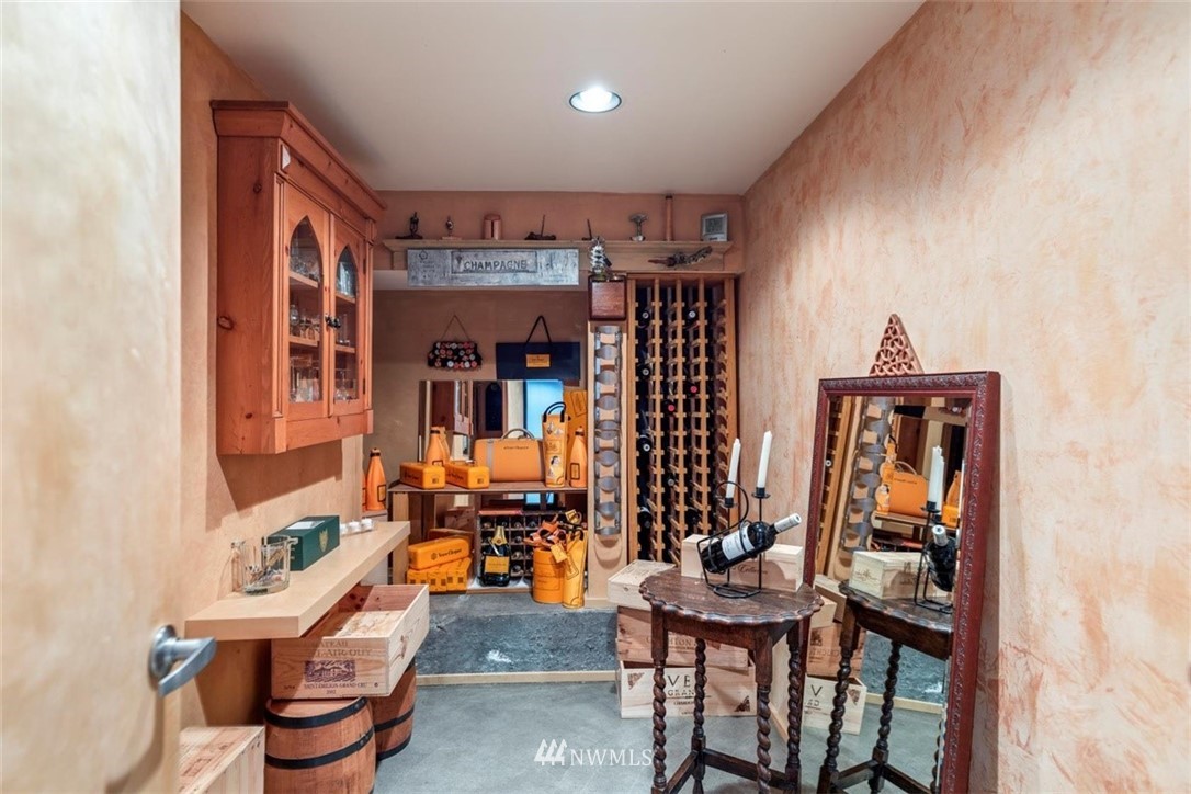 706 West Howe Street Seattle, WA 98119 - Photo 35 of 40 Gallery Image 35