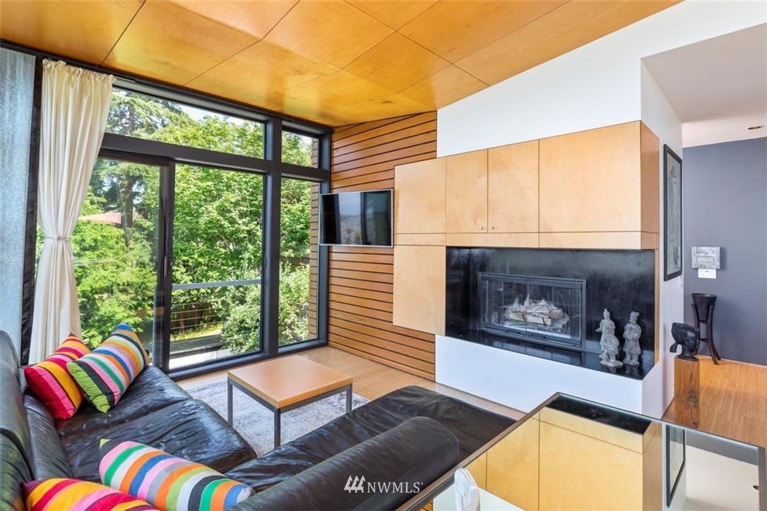 706 West Howe Street Seattle, WA 98119 - Photo 10 of 40 Gallery Image 10