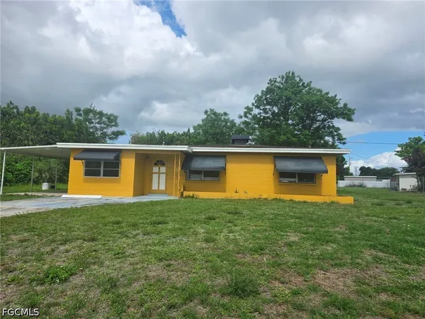 $1,300 | 102 Connecticut Road, Lehigh Acres, FL 33936