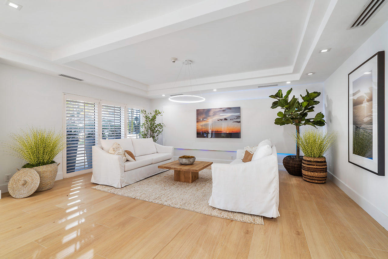 2066 North Ocean Boulevard, Unit 5NE Boca Raton, FL 33431 - Photo 23 of 51 lobby sitting area