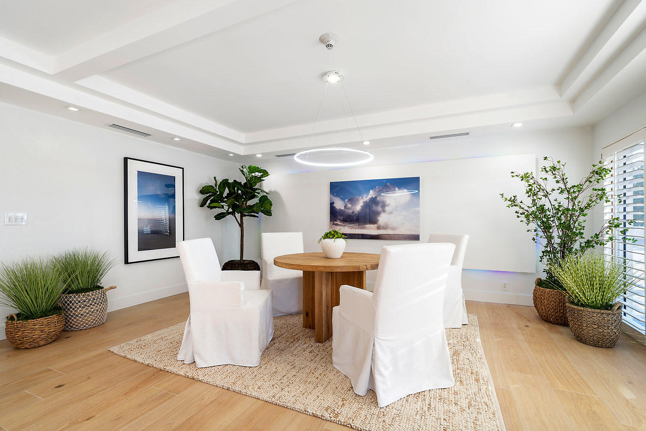 2066 North Ocean Boulevard, Unit 5NE Boca Raton, FL 33431 - Photo 24 of 51 Lobby table area