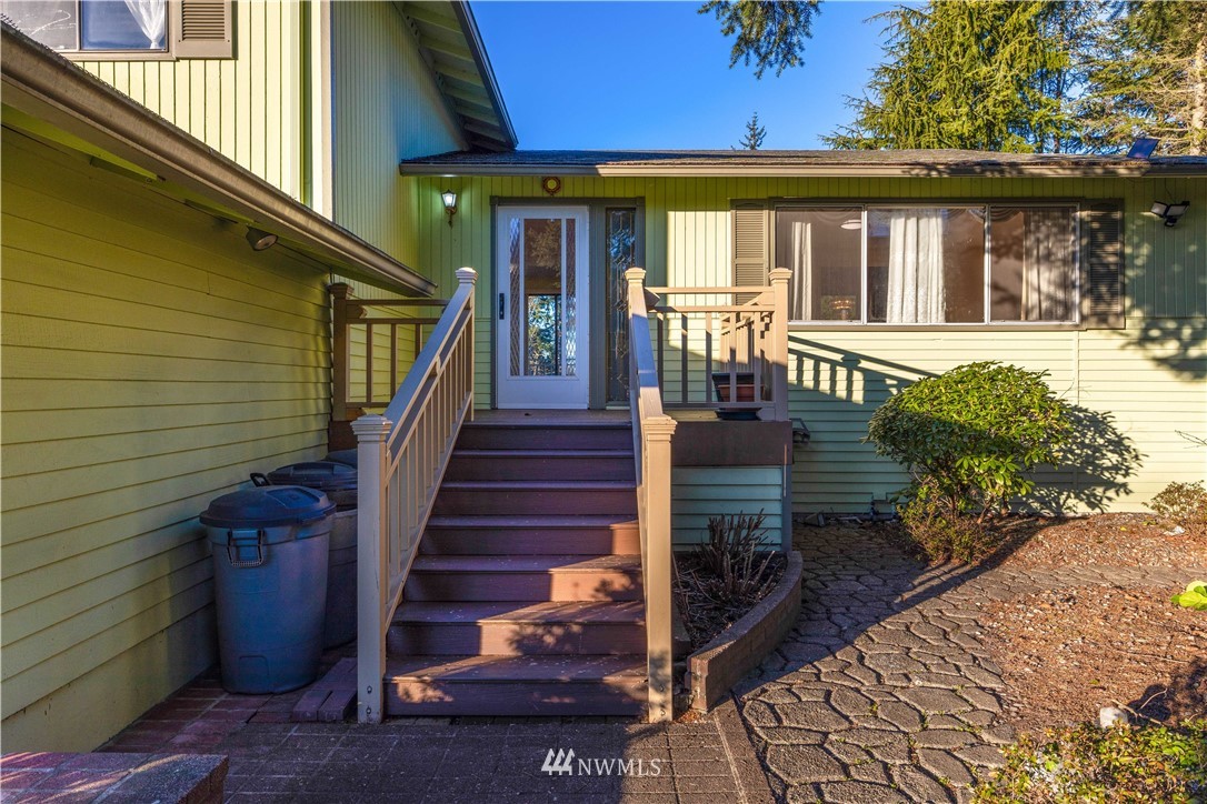 2012 Jones Circle Southeast Renton, WA 98055 - Photo 2 of 25
