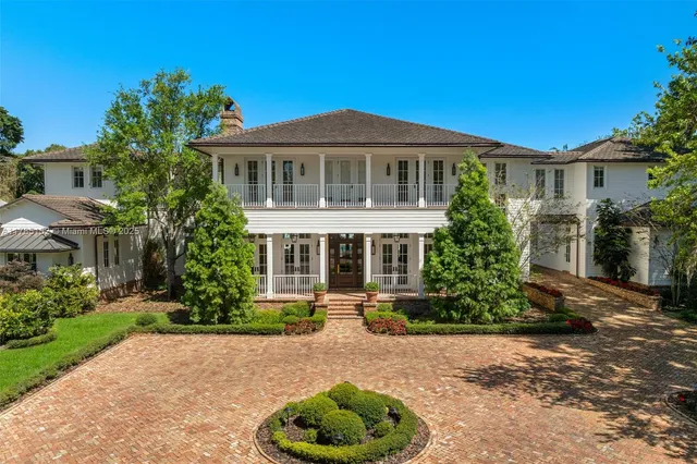 a view of a house with a yard table and chairs
