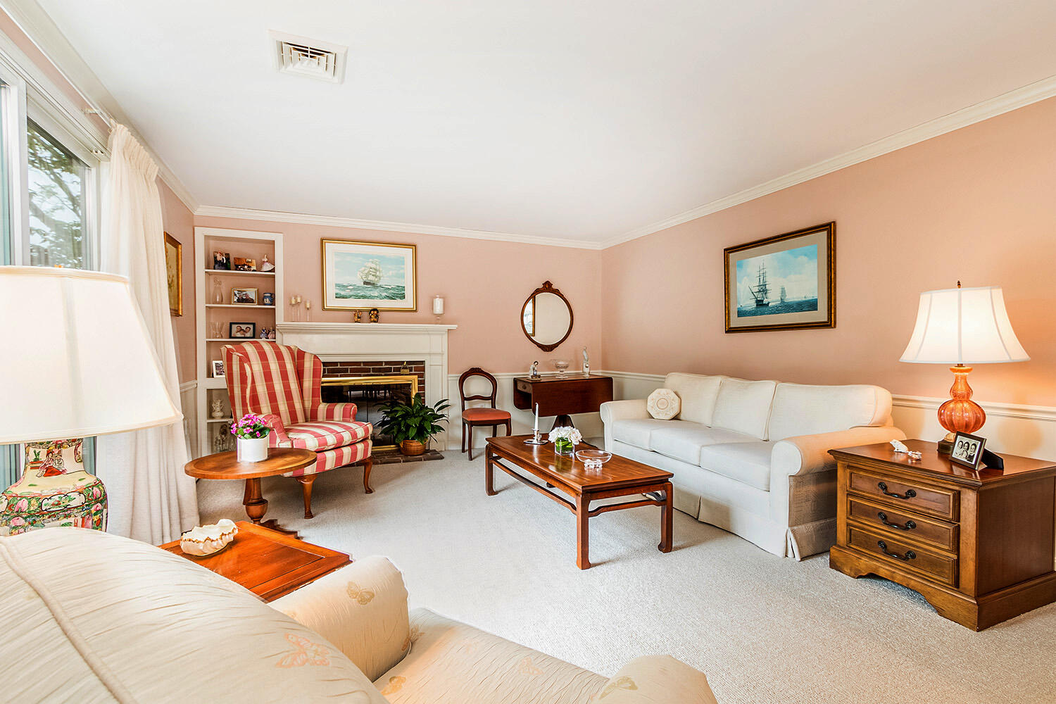 39 Tower Hill Road, Unit 4C Osterville, MA 02655 - Photo 4 of 23 a living room with furniture a rug and a lamp