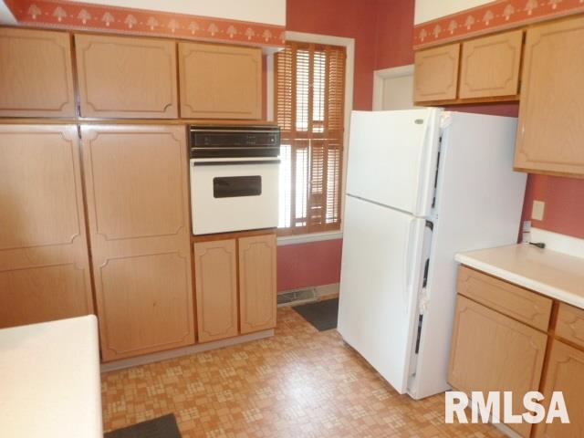 433 40th Street Moline, IL 61265 - Photo 12 of 24 Gallery Image 12