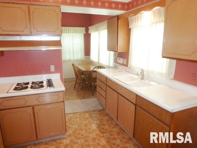 433 40th Street Moline, IL 61265 - Photo 13 of 24 Gallery Image 13
