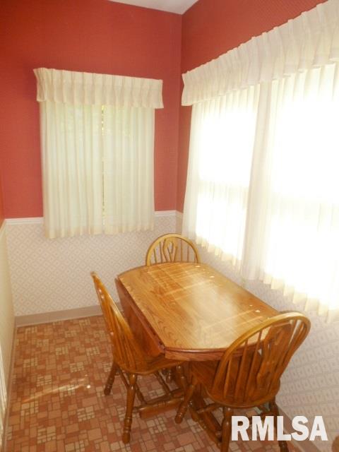 433 40th Street Moline, IL 61265 - Photo 14 of 24 Gallery Image 14