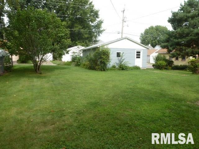 433 40th Street Moline, IL 61265 - Photo 5 of 24 Gallery Image 5