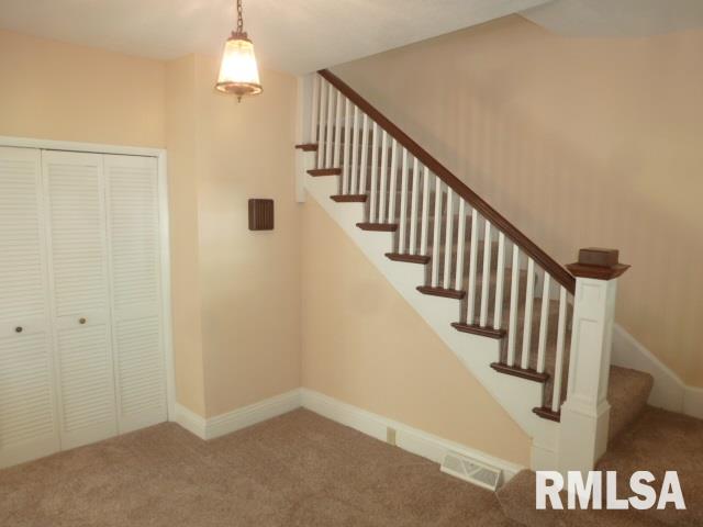 433 40th Street Moline, IL 61265 - Photo 7 of 24 Gallery Image 7