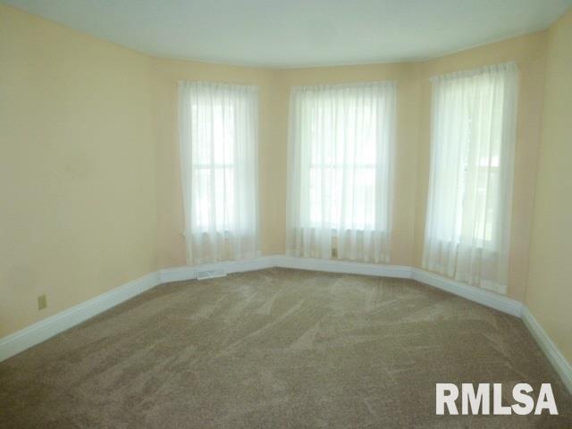 433 40th Street Moline, IL 61265 - Photo 8 of 24 Gallery Image 8