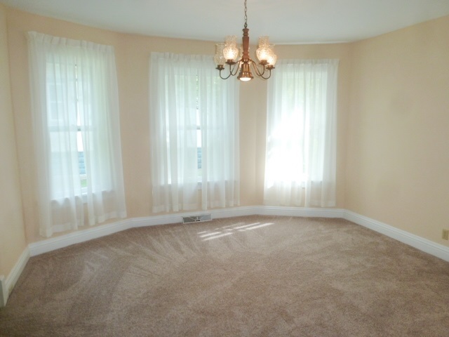433 40th Street Moline, IL 61265 - Photo 10 of 24 Gallery Image 10