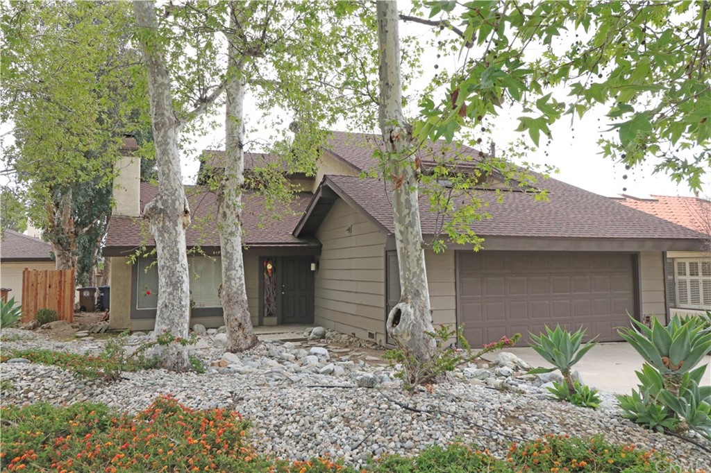 712 Earlham Drive Claremont, CA 91711 - Photo 1 of 14 a backyard of a house with plants and large tree
