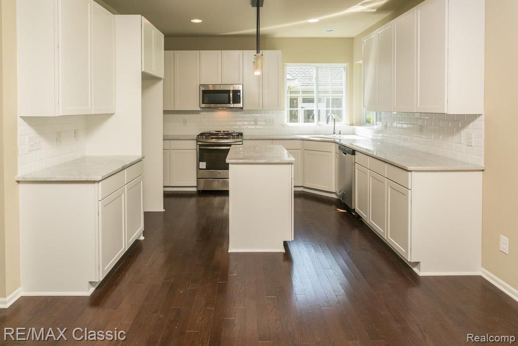 3336 Starr Road Royal Oak, MI 48073 - Photo 3 of 29 3336StarrRd-9.jpg