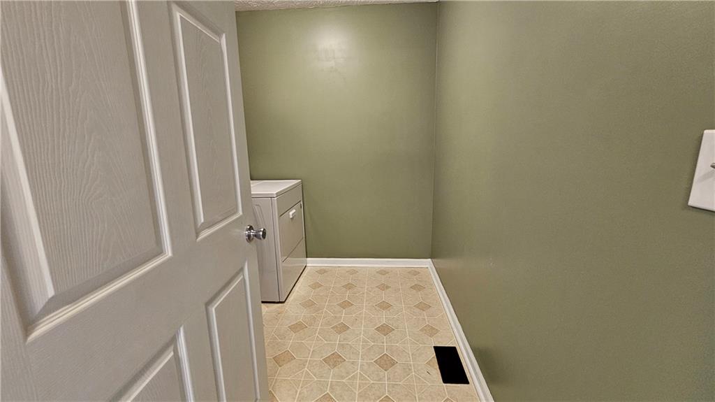 147 Oliver Drive Dallas, GA 30132 - Photo 15 of 55 view of a room