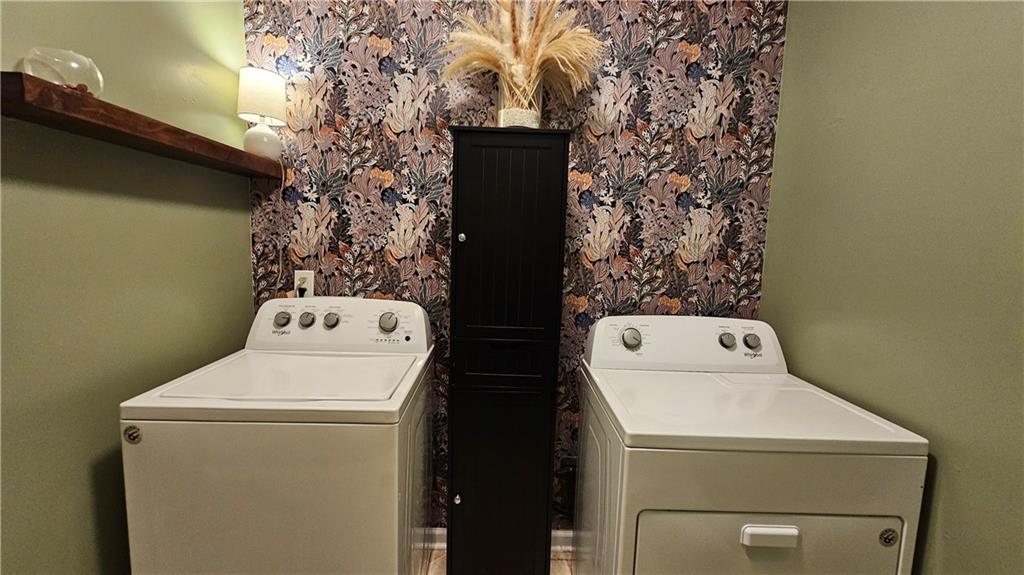 147 Oliver Drive Dallas, GA 30132 - Photo 17 of 55 a utility room with dryer and washer