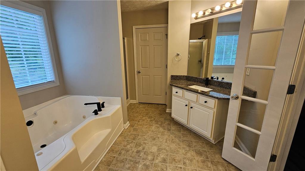 147 Oliver Drive Dallas, GA 30132 - Photo 30 of 55 a spacious bathroom with a tub sink and mirror