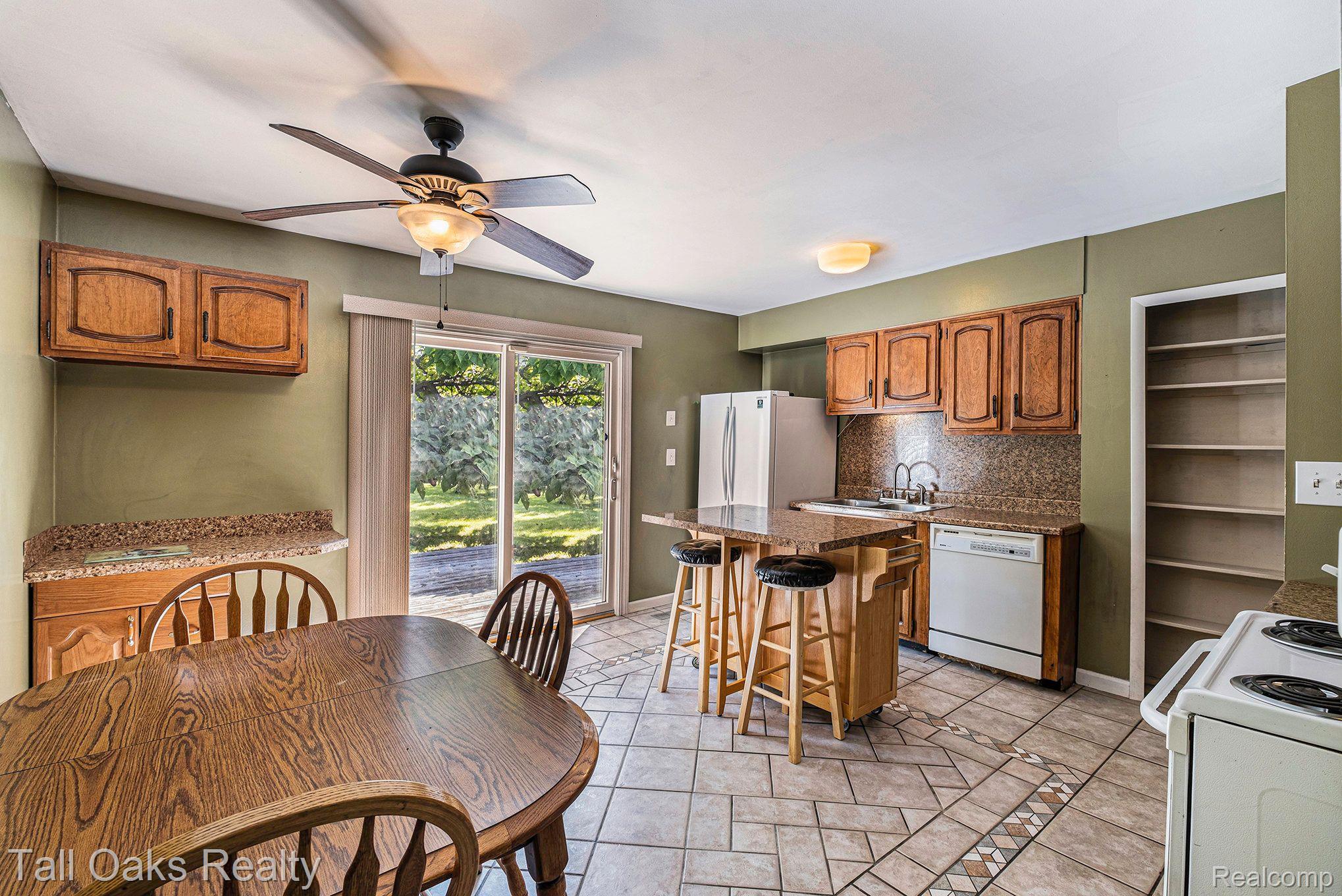 2073 Howe Road Burton, MI 48519 - Photo 5 of 16 Gallery Image 5