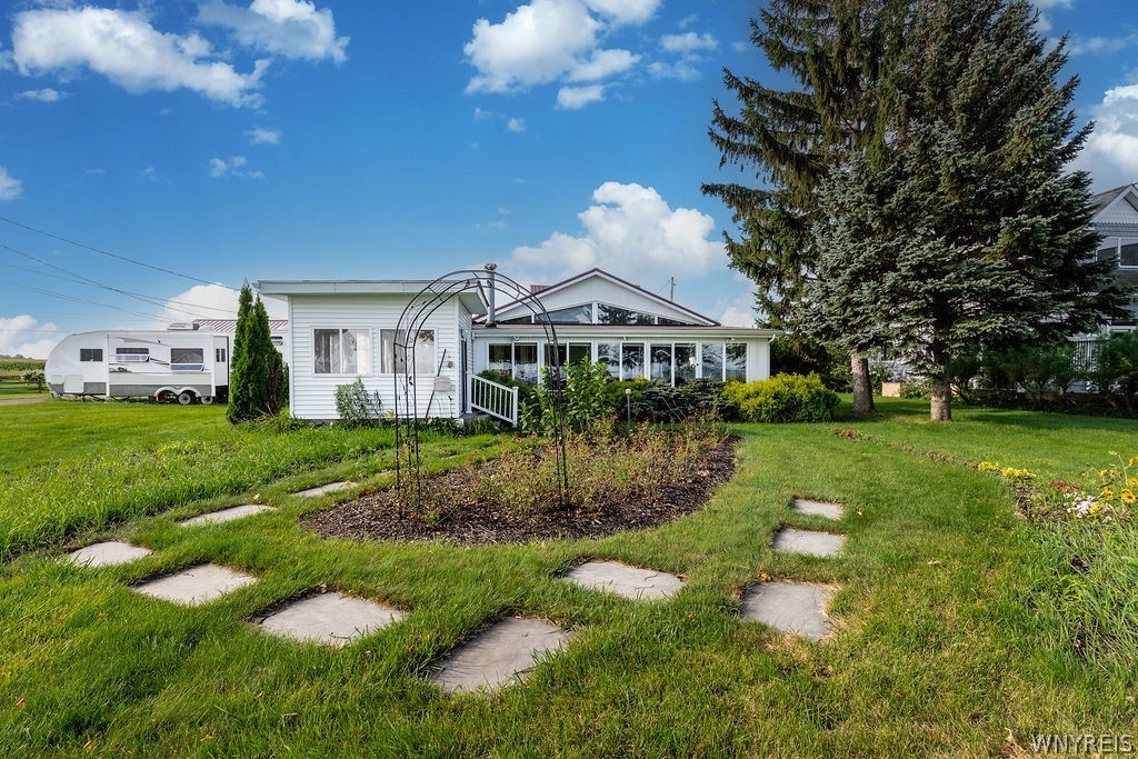 2655 Lake Road Ransomville, NY 14131 - Photo 9 of 38 Gallery Image 9