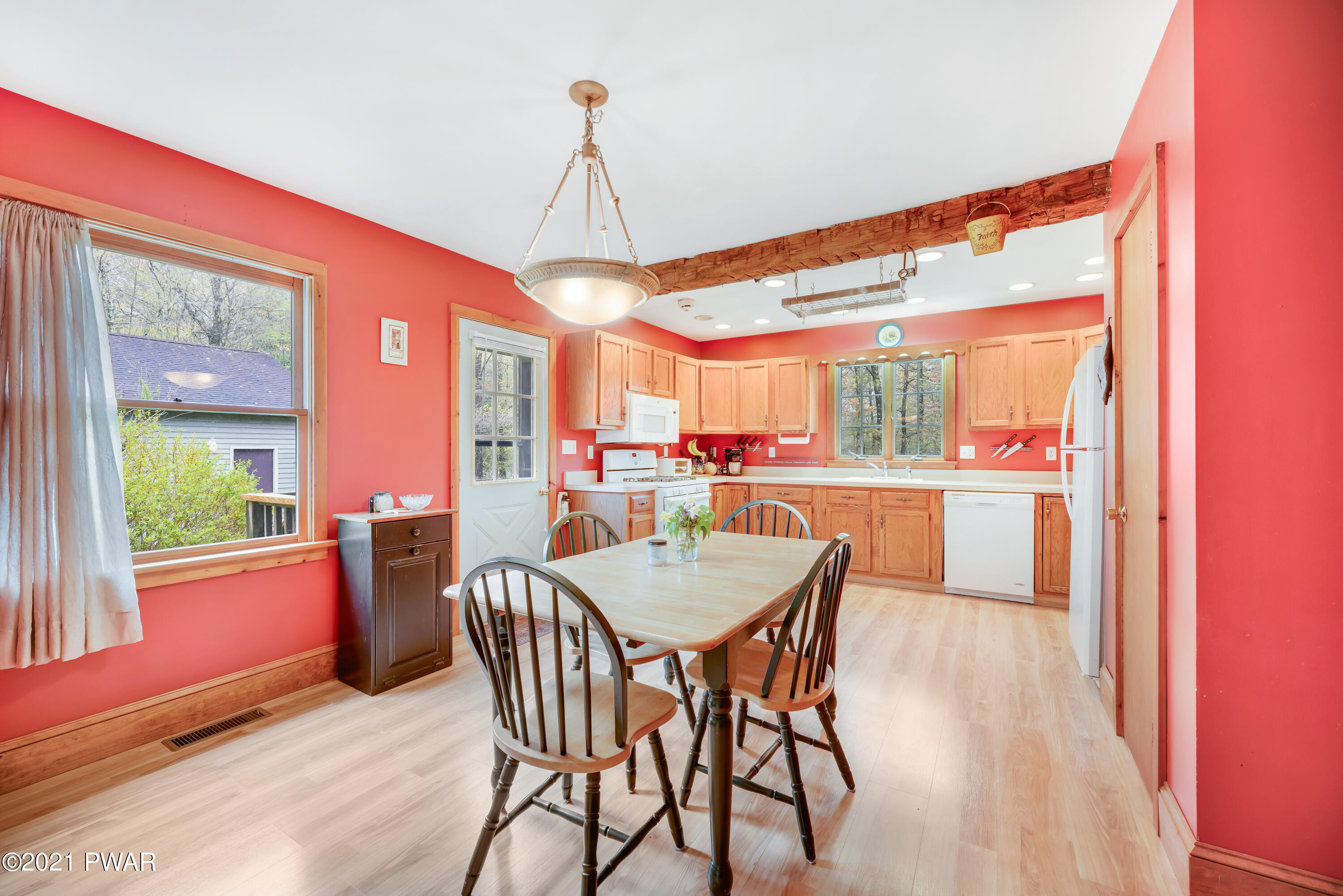 187 Pedersen Ridge Road Milford, PA 18337 - Photo 12 of 35 DSC09198fuse