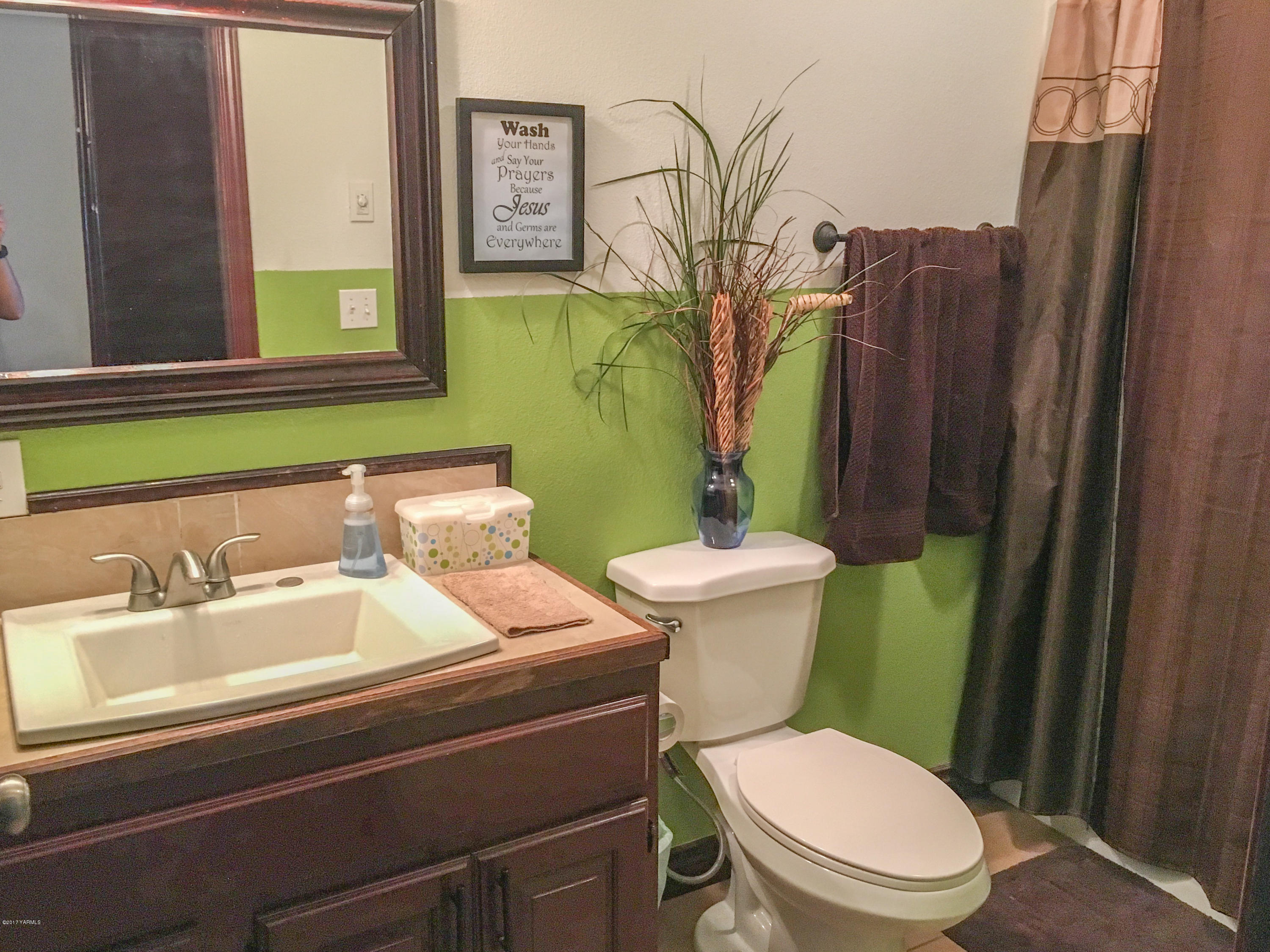 371 West Canyon Road Yakima, WA 98908 - Photo 5 of 10 a bathroom with a toilet sink and mirror