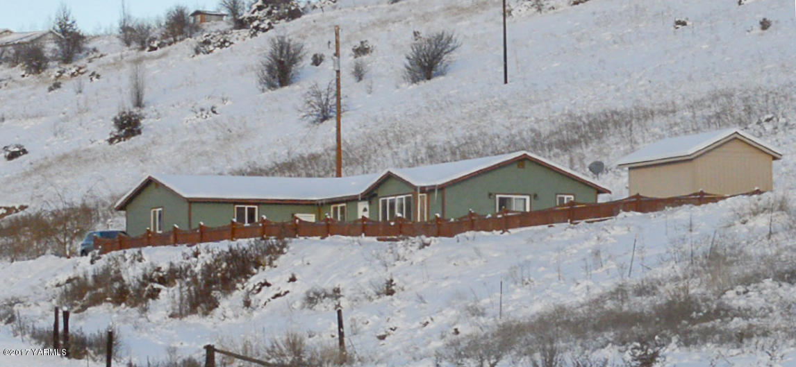 371 West Canyon Road Yakima, WA 98908 - Photo 10 of 10 a front view of a house with a yard