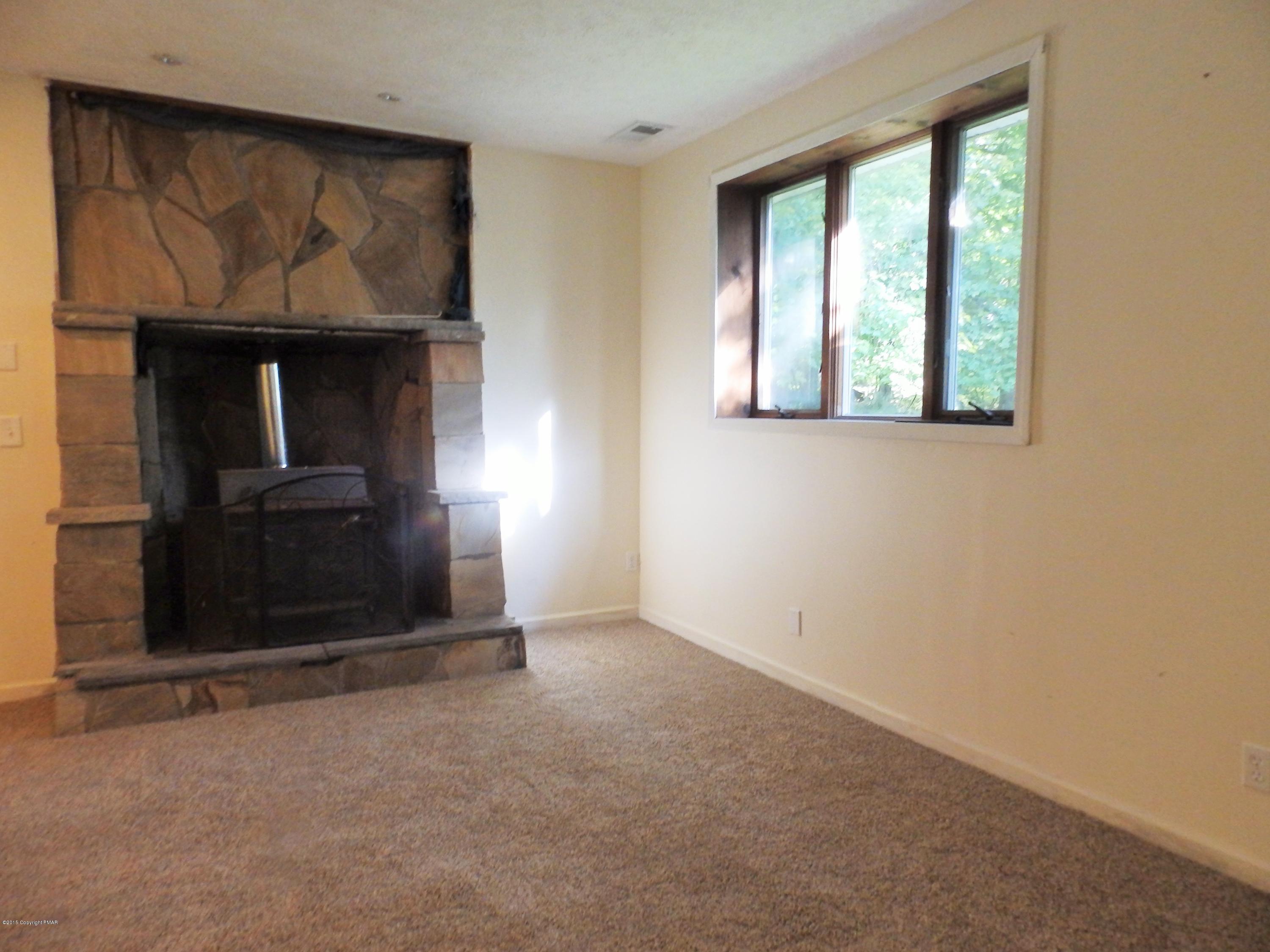 421 Leander Road East Stroudsburg, PA 18302 - Photo 3 of 15 P8040103