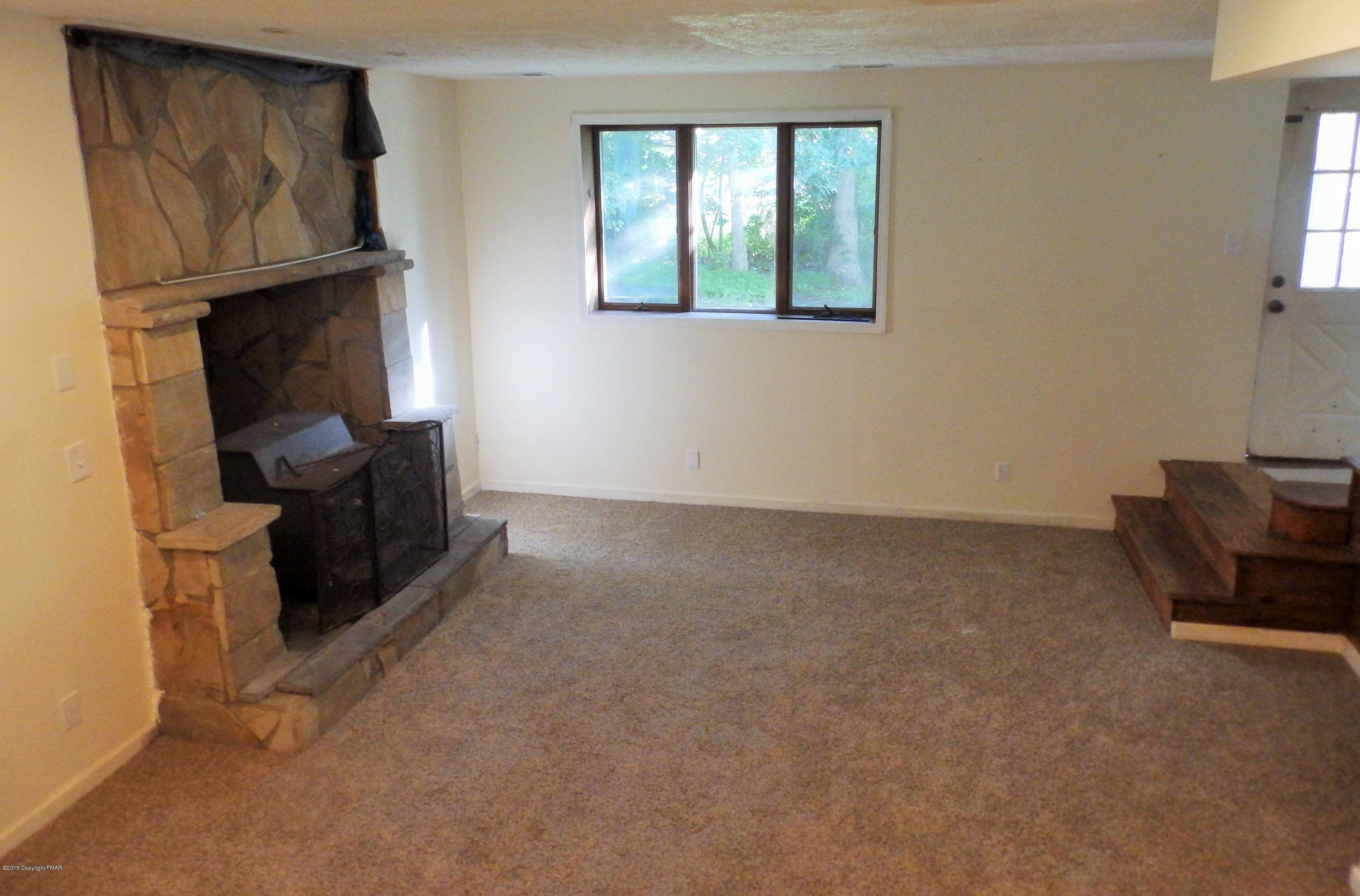 421 Leander Road East Stroudsburg, PA 18302 - Photo 4 of 15 P8040106