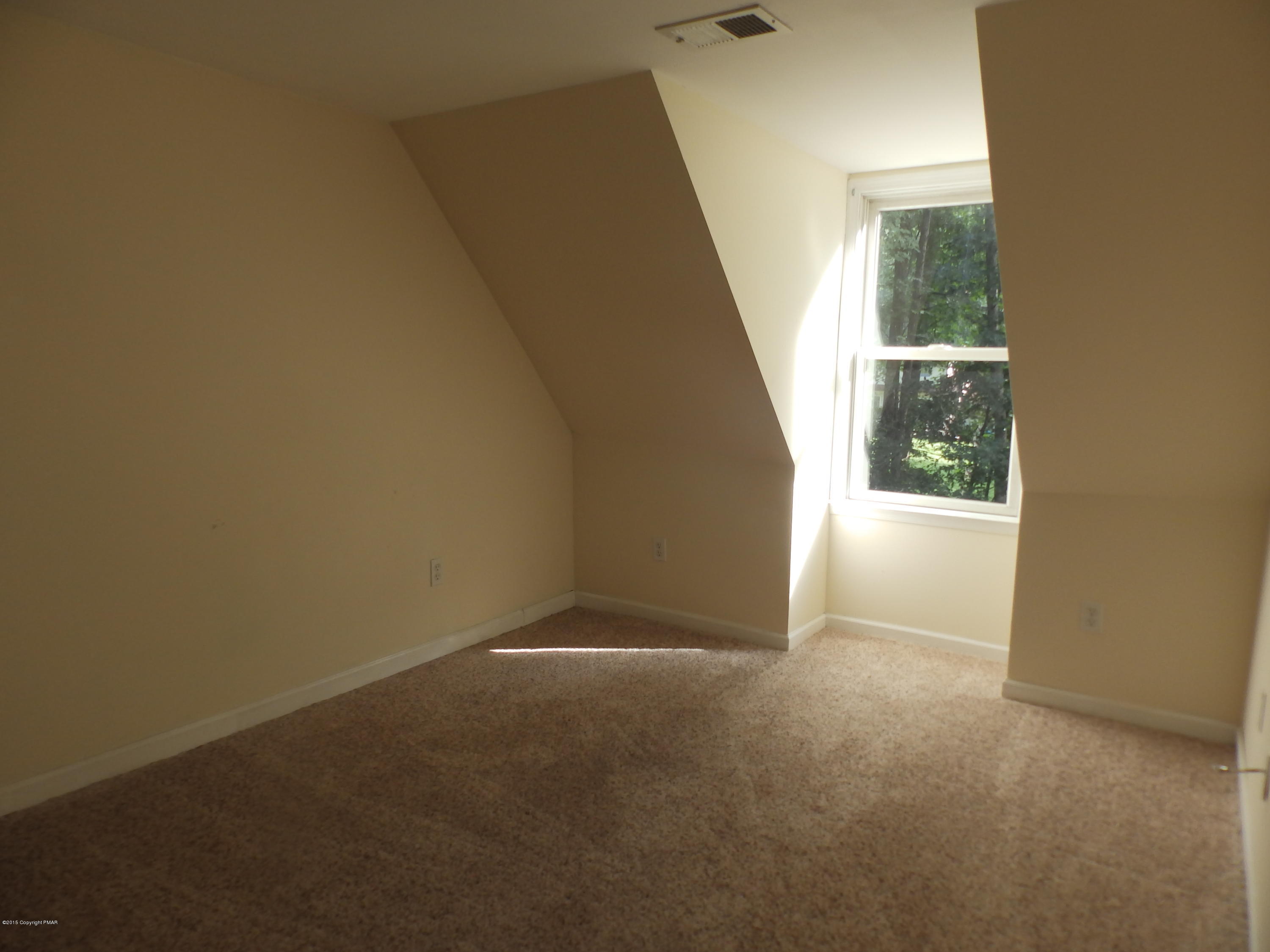 421 Leander Road East Stroudsburg, PA 18302 - Photo 10 of 15 P8040120