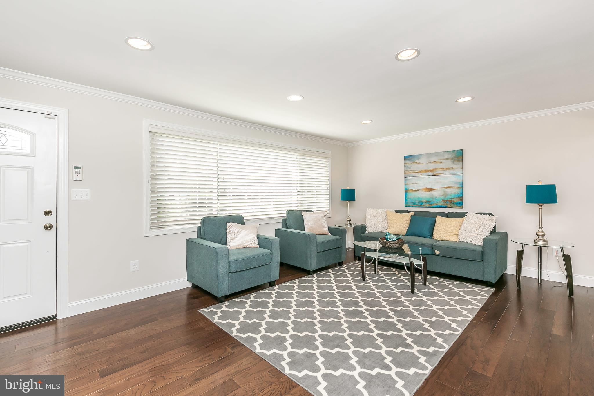 28 Ridgefield Road Lutherville-Timonium, MD 21093 - Photo 7 of 62 Living Room