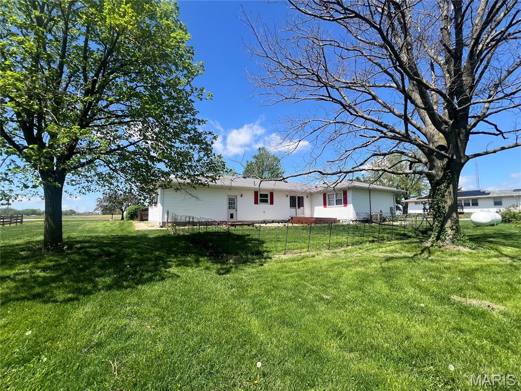 172 Ballpark Trail Litchfield, IL 62056 - Photo 11 of 13
