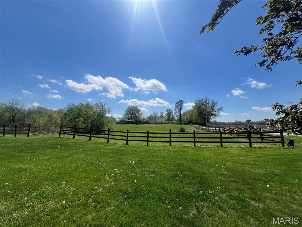 172 Ballpark Trail Litchfield, IL 62056 - Photo 2 of 13