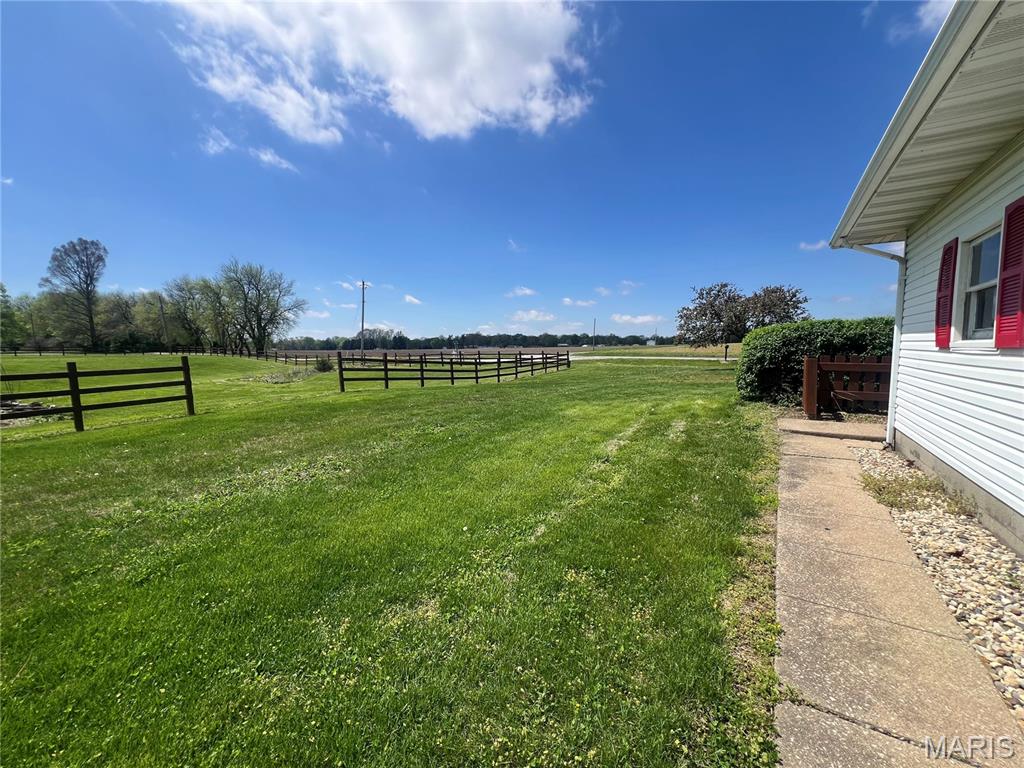 172 Ballpark Trail Litchfield, IL 62056 - Photo 10 of 13