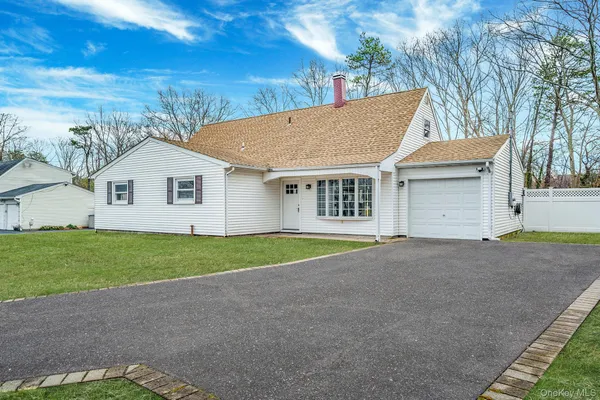 a view of a house with a yard and garage