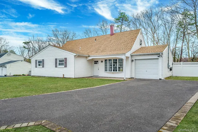 a view of a house with a yard and garage