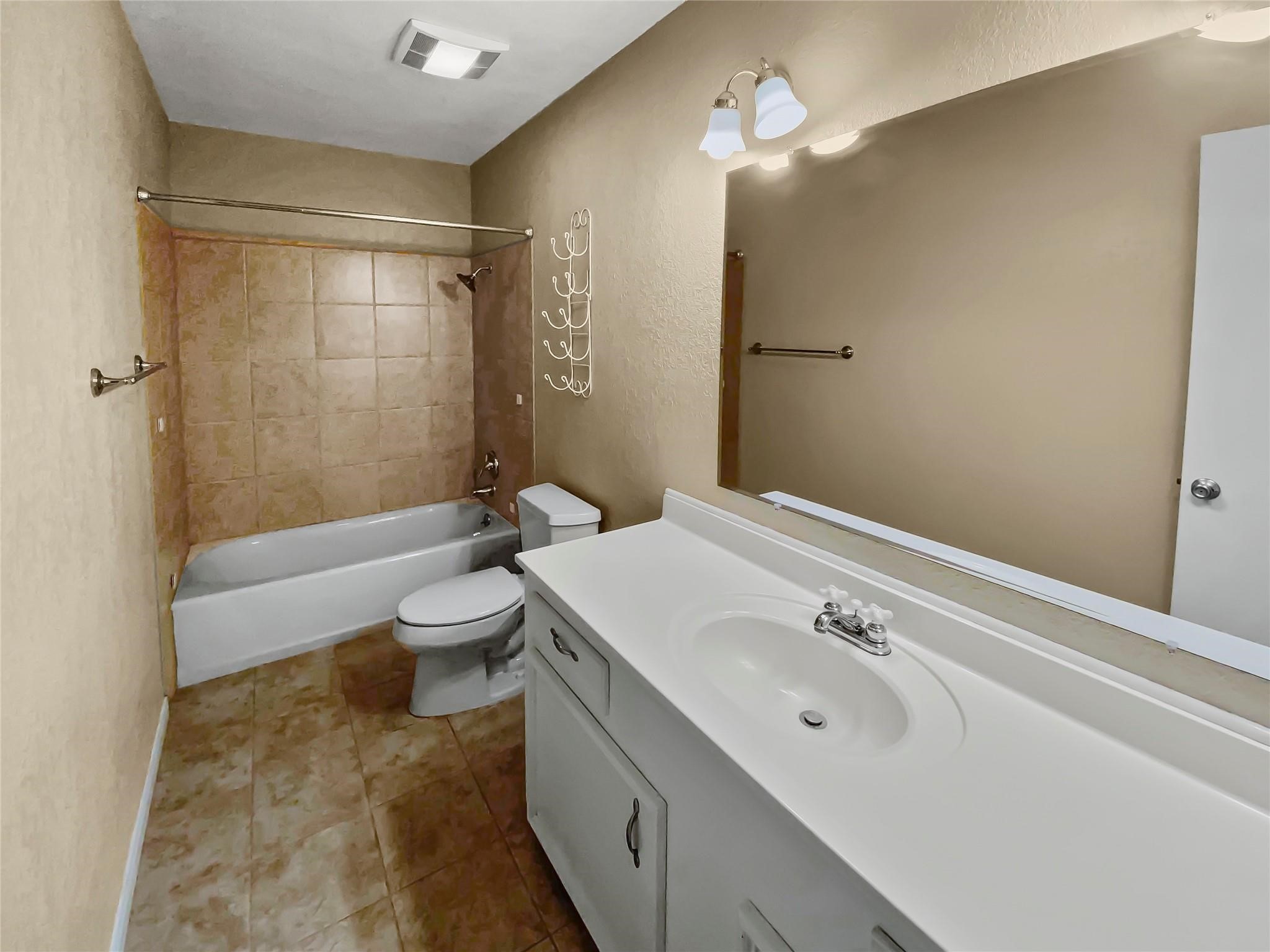 516 Dwyer Street Angleton, TX 77515 - Photo 12 of 18