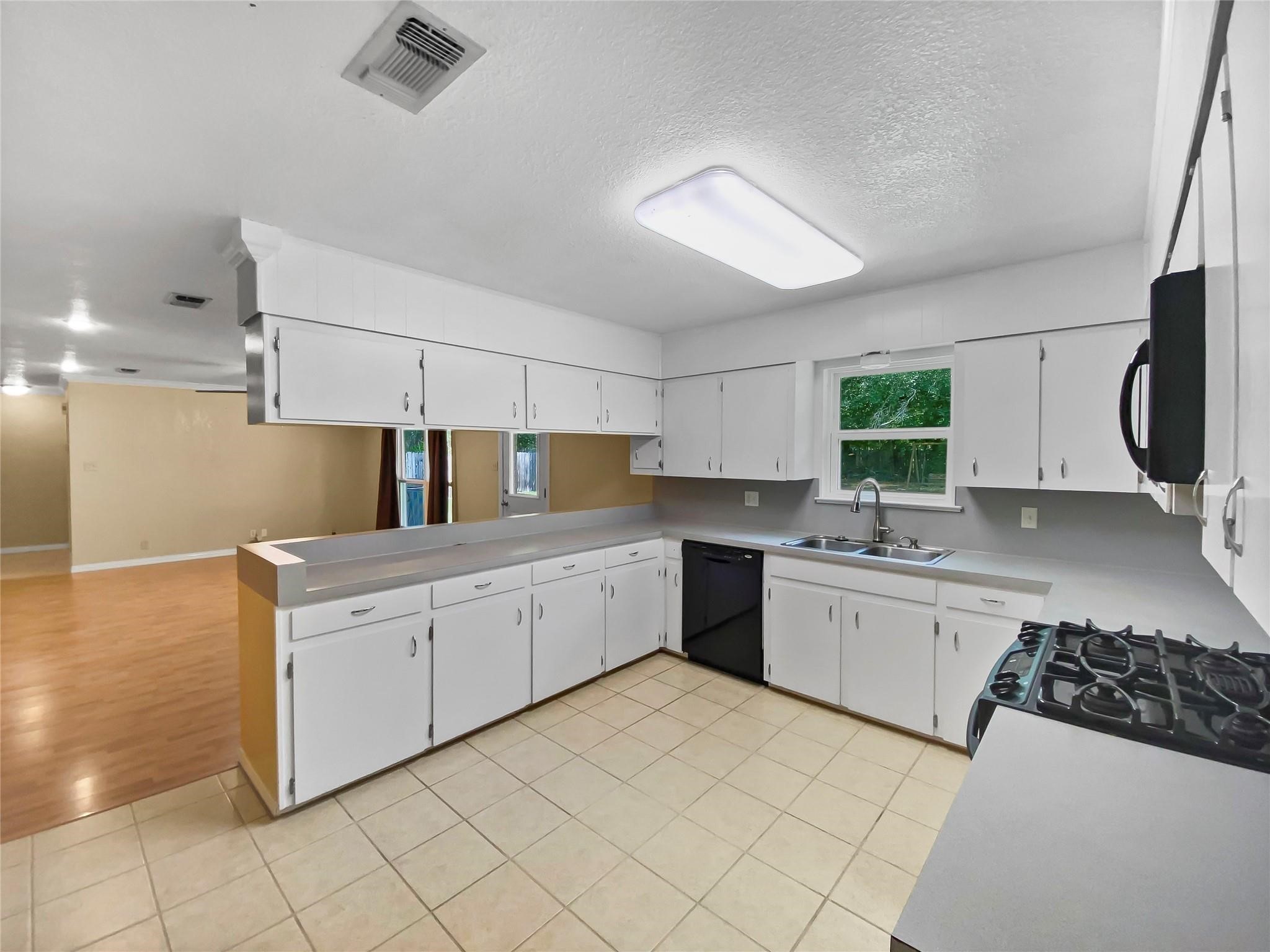 516 Dwyer Street Angleton, TX 77515 - Photo 6 of 18