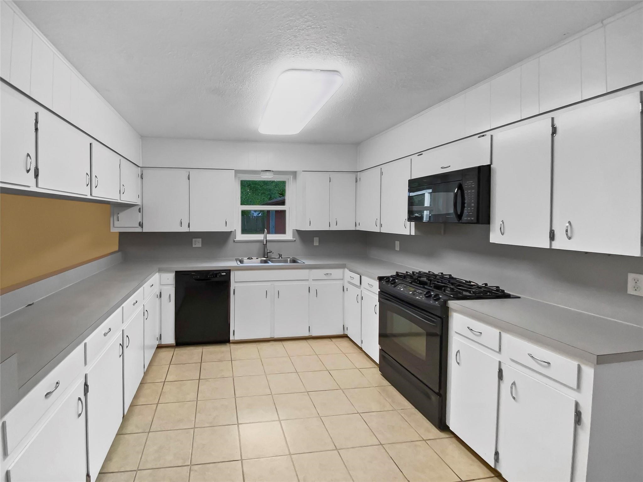 516 Dwyer Street Angleton, TX 77515 - Photo 7 of 18