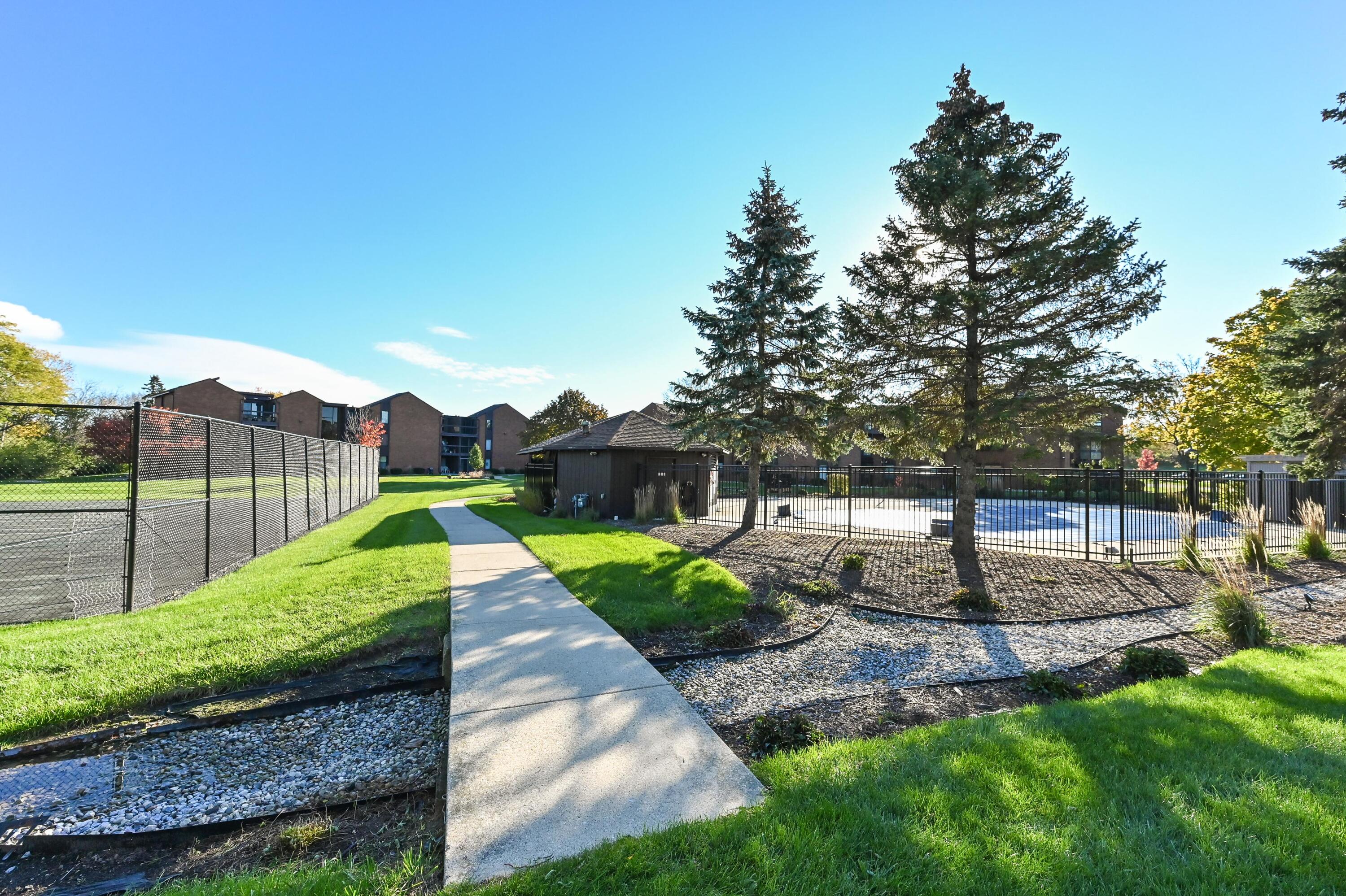 4215 North 100th Street, Unit 269 Milwaukee, WI 53222 - Photo 37 of 38 Exterior Pool