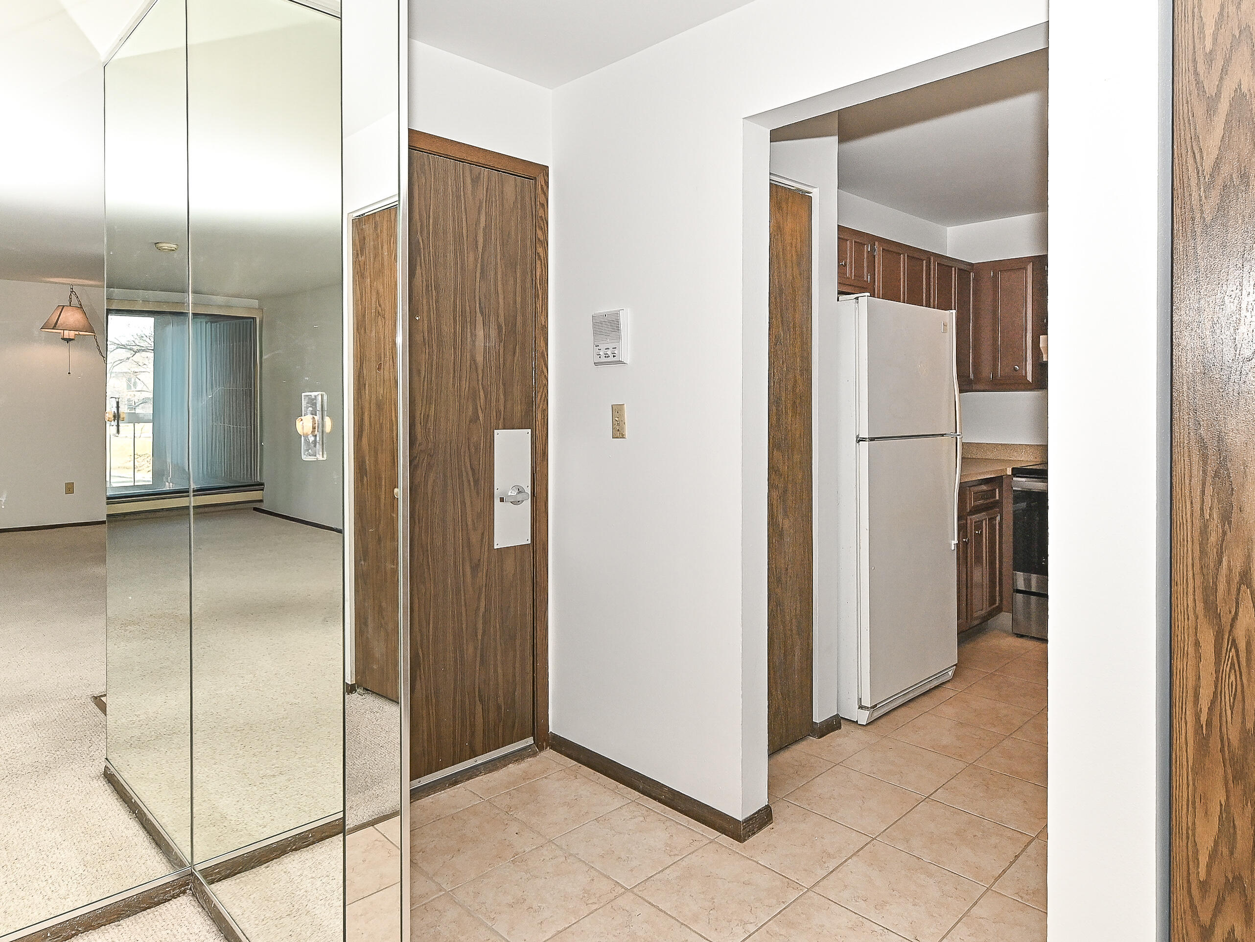 4215 North 100th Street, Unit 269 Milwaukee, WI 53222 - Photo 6 of 38 Foyer
