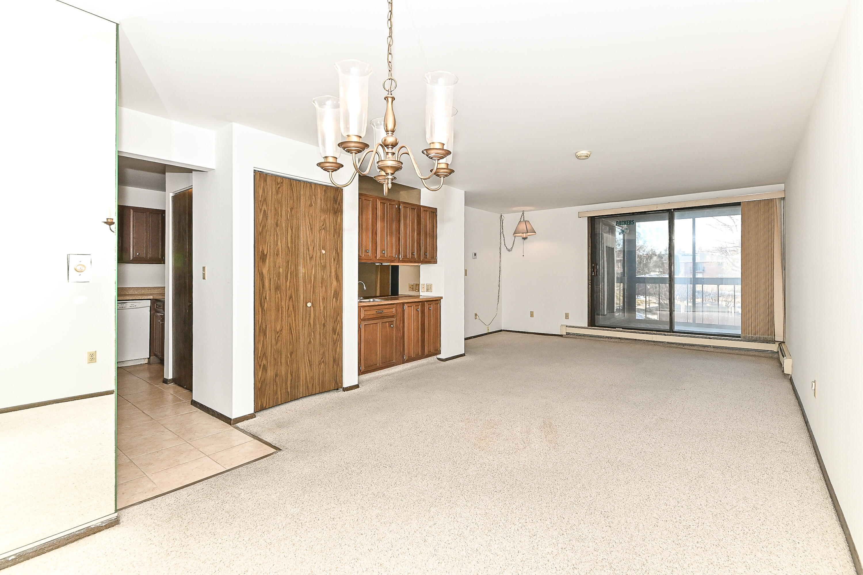 4215 North 100th Street, Unit 269 Milwaukee, WI 53222 - Photo 8 of 38 Dining/Living Room