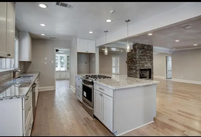 $1,010,000 | 808 Chimney Rock Road, Houston, TX 77056