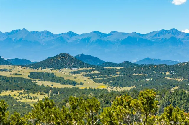 a view of outdoor space and garden
