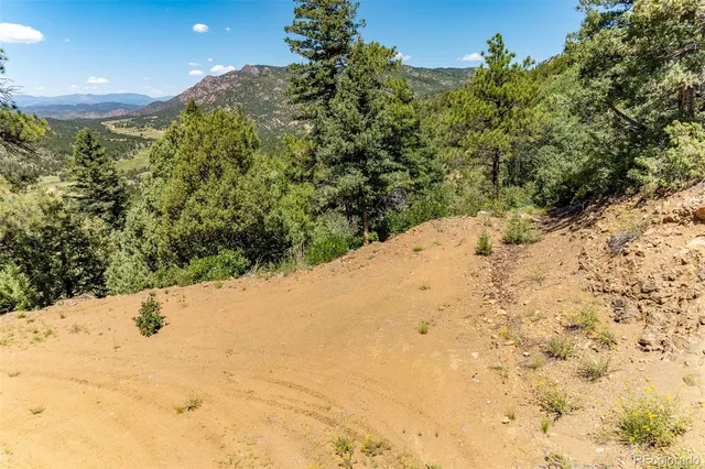 $299,900 | 1403 Oak Creek Drive, Canon City, CO 81212