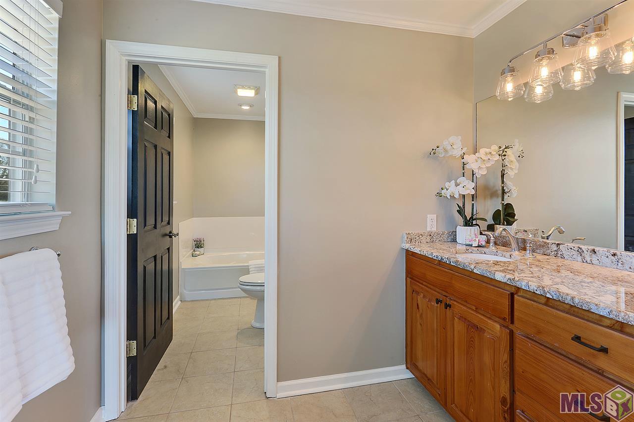 6051 Lemon Road Slaughter, LA 70777 - Photo 11 of 18 En-Suite Master Bathroom