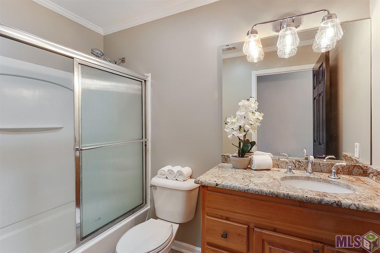 6051 Lemon Road Slaughter, LA 70777 - Photo 15 of 18 Hall Bath